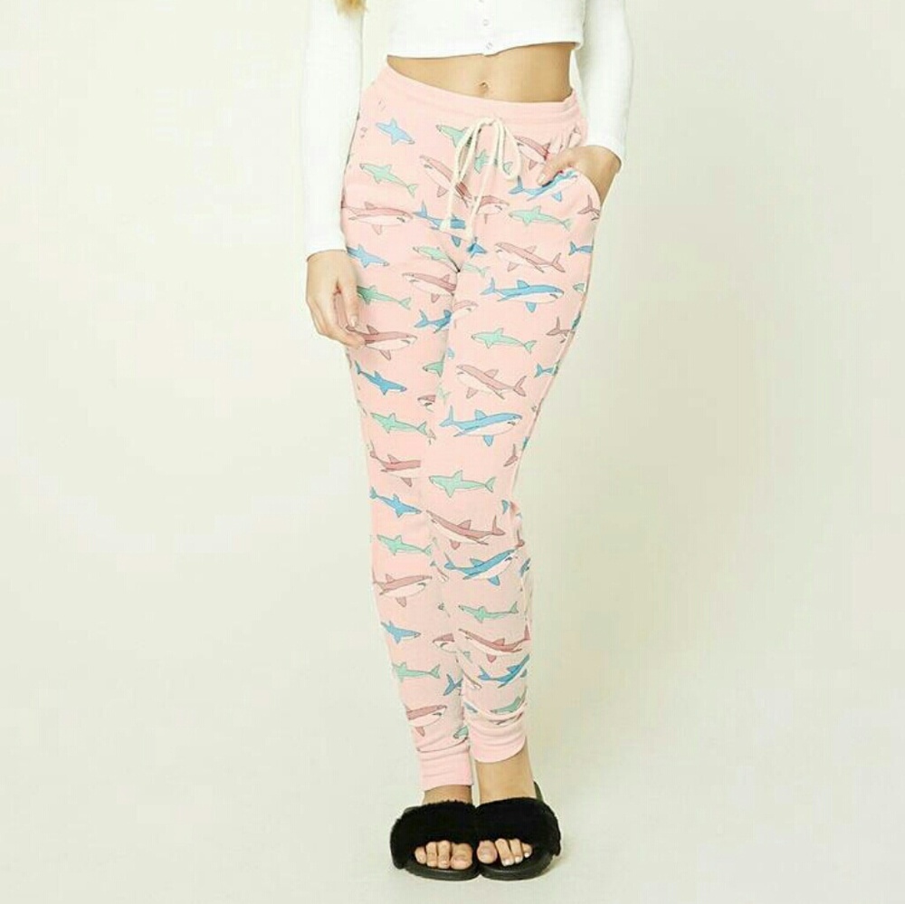 Forever 21 shark joggers Sz. M